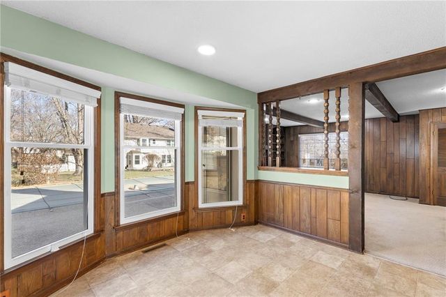 10409 Oakmont Street, Overland Park, KS 66215