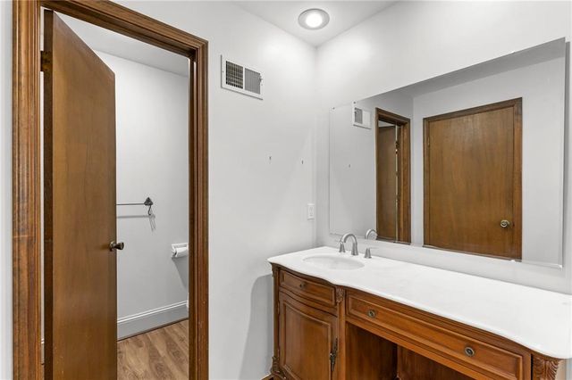 10409 Oakmont Street, Overland Park, KS 66215