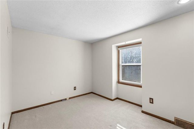 10409 Oakmont Street, Overland Park, KS 66215