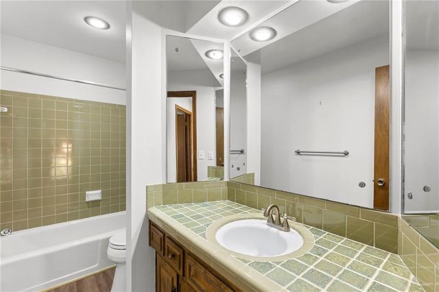 10409 Oakmont Street, Overland Park, KS 66215