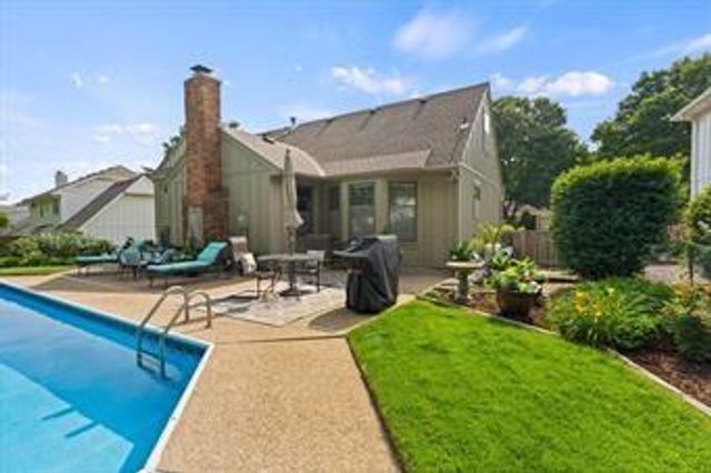 10409 Oakmont Street, Overland Park, KS 66215