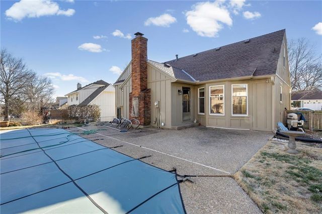 10409 Oakmont Street, Overland Park, KS 66215