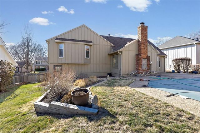 10409 Oakmont Street, Overland Park, KS 66215