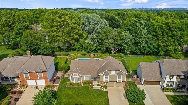 10409 Oakmont Street, Overland Park, KS 66215