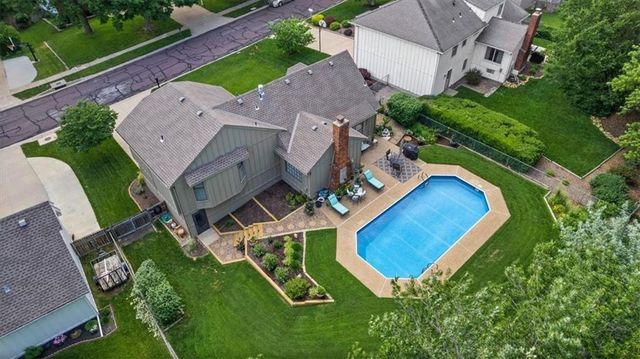 10409 Oakmont Street, Overland Park, KS 66215