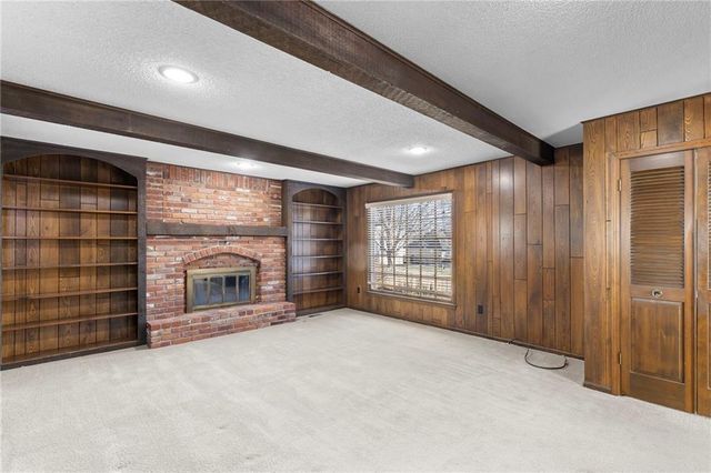 10409 Oakmont Street, Overland Park, KS 66215