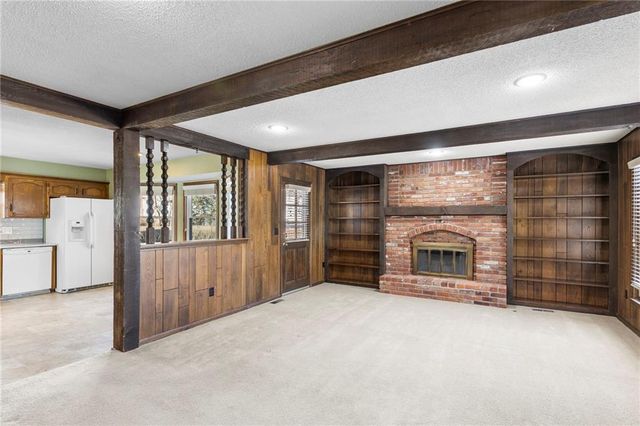 10409 Oakmont Street, Overland Park, KS 66215