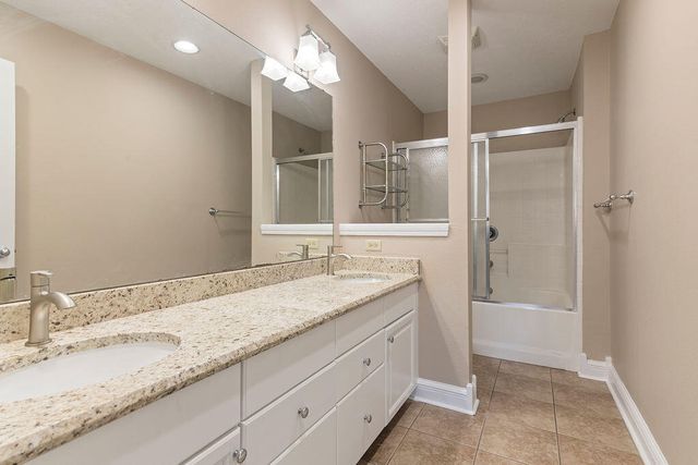 2327 W Butterfield Road, Springfield, MO 65807