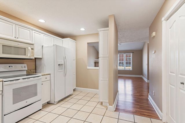 2327 W Butterfield Road, Springfield, MO 65807