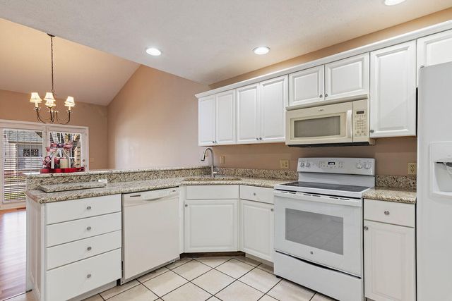 2327 W Butterfield Road, Springfield, MO 65807