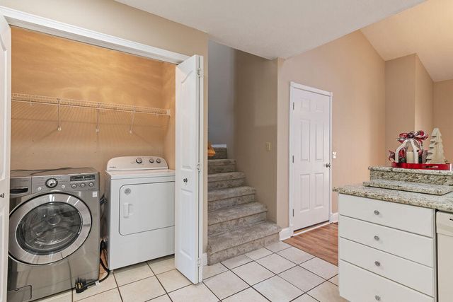 2327 W Butterfield Road, Springfield, MO 65807