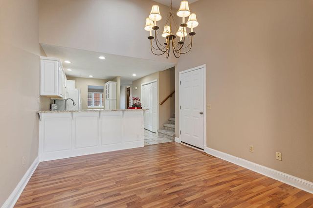 2327 W Butterfield Road, Springfield, MO 65807