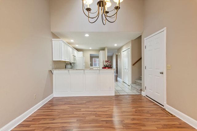 2327 W Butterfield Road, Springfield, MO 65807