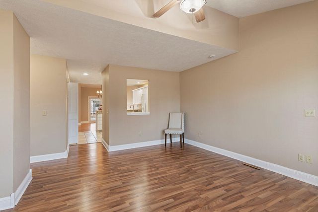 2327 W Butterfield Road, Springfield, MO 65807