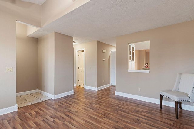 2327 W Butterfield Road, Springfield, MO 65807