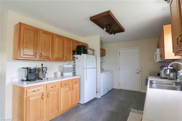 285 Raven Circle, Lexington, NC 27292