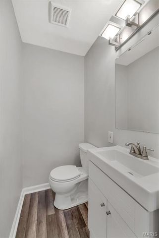 10736 Carroll Wood Way, St Louis, MO 63128