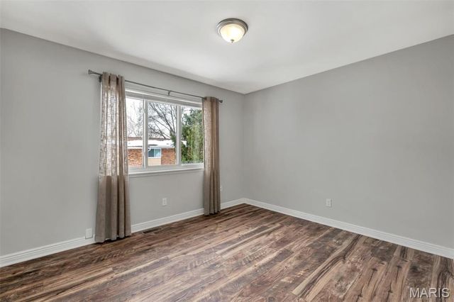 10736 Carroll Wood Way, St Louis, MO 63128