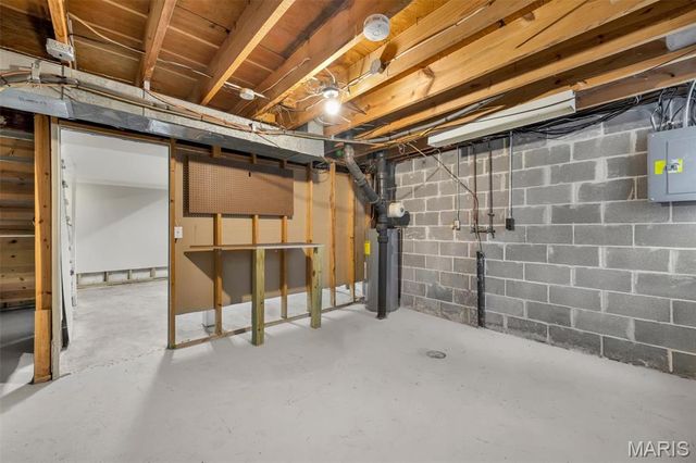 10736 Carroll Wood Way, St Louis, MO 63128