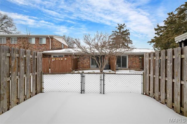 10736 Carroll Wood Way, St Louis, MO 63128