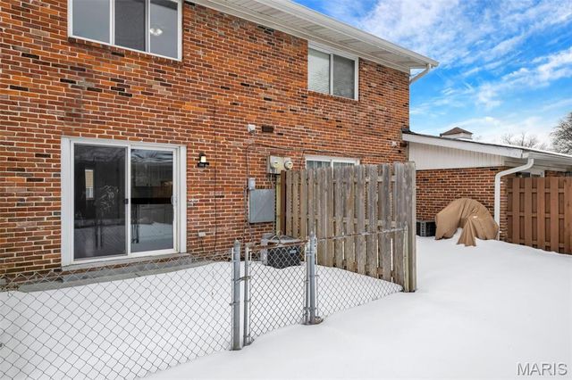 10736 Carroll Wood Way, St Louis, MO 63128