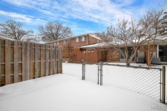 10736 Carroll Wood Way, St Louis, MO 63128