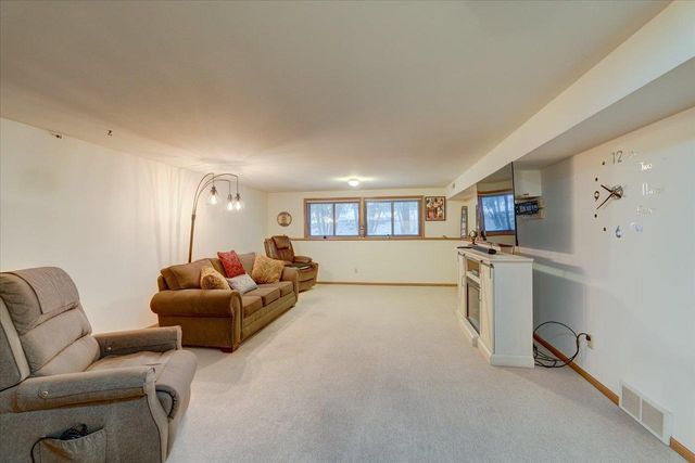 711 Kensington Square, Stoughton, WI 53589