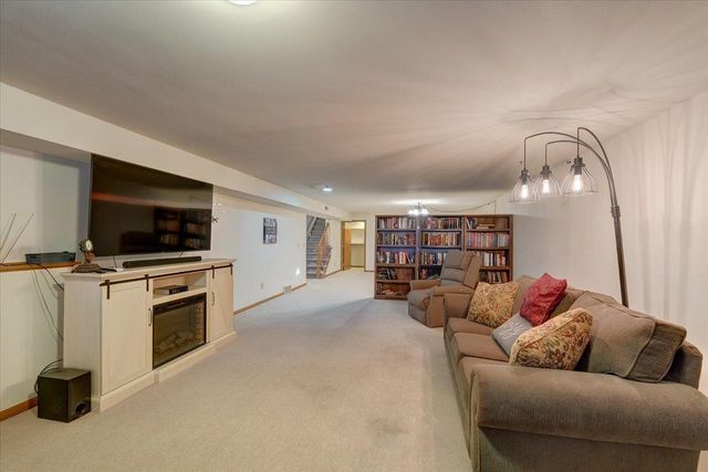 711 Kensington Square, Stoughton, WI 53589