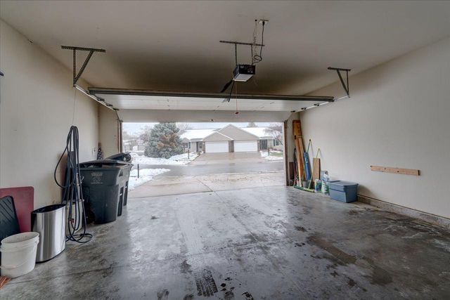 711 Kensington Square, Stoughton, WI 53589