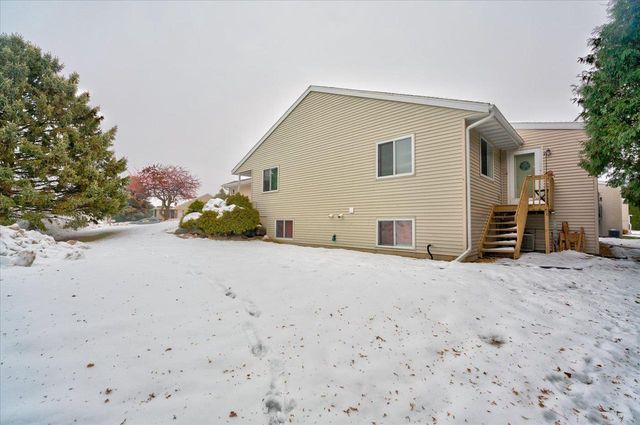 711 Kensington Square, Stoughton, WI 53589