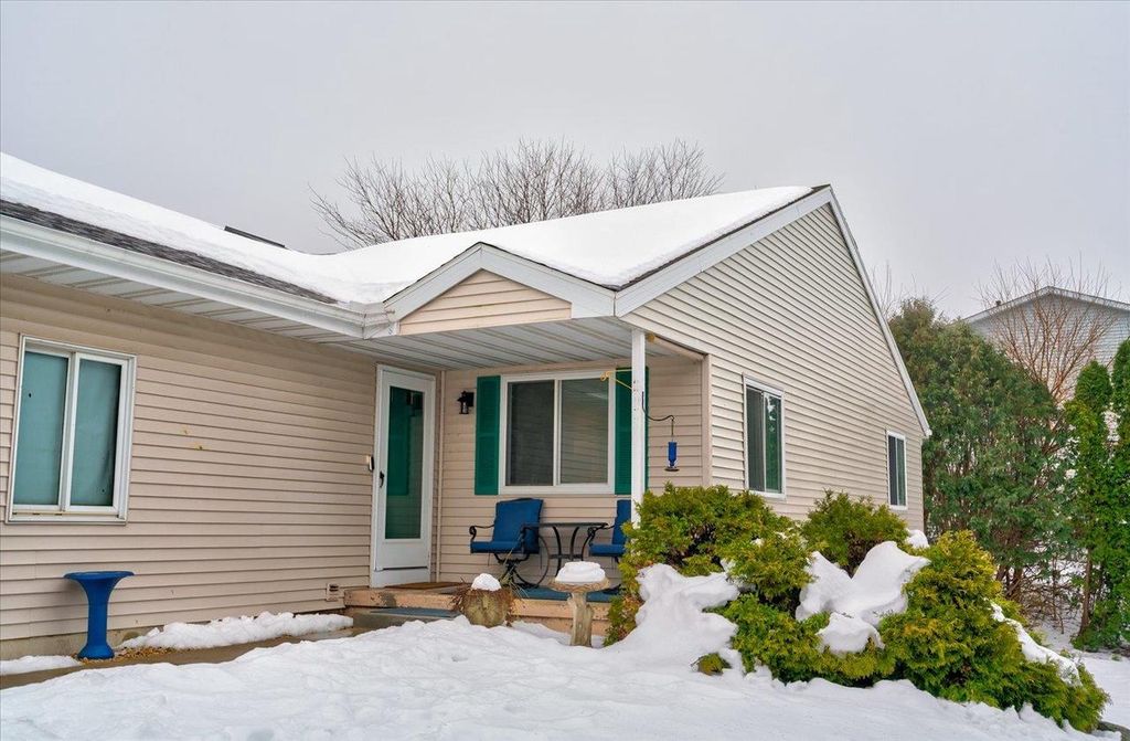 711 Kensington Square, Stoughton, WI 53589