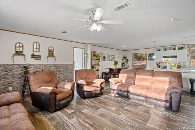 126 Hidden Fern, Floresville, TX 78114