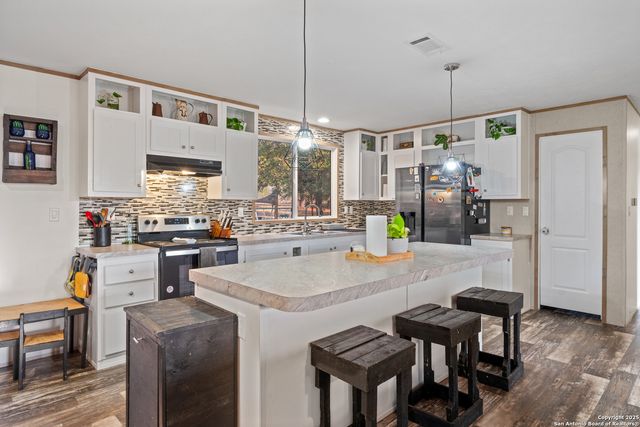 126 Hidden Fern, Floresville, TX 78114