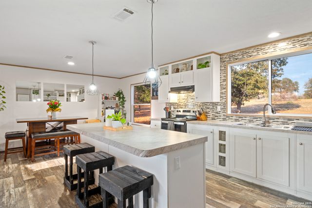 126 Hidden Fern, Floresville, TX 78114