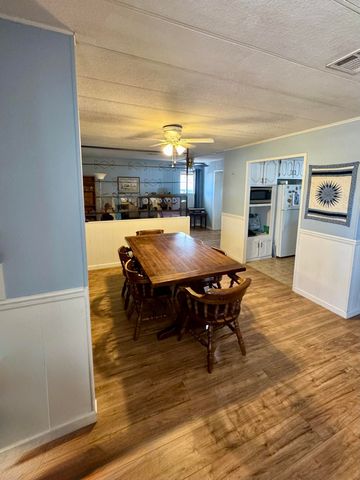2400 W Midvalley Avenue B3, Visalia, CA 93277