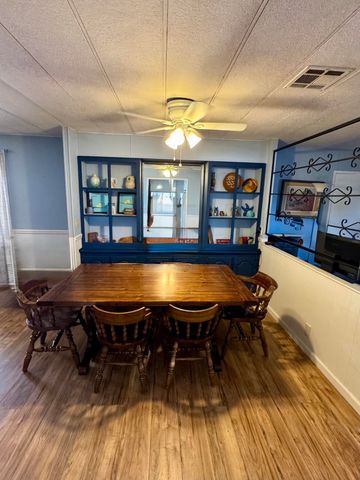 2400 W Midvalley Avenue B3, Visalia, CA 93277