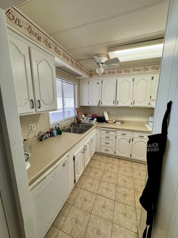 2400 W Midvalley Avenue B3, Visalia, CA 93277