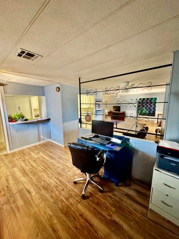 2400 W Midvalley Avenue B3, Visalia, CA 93277