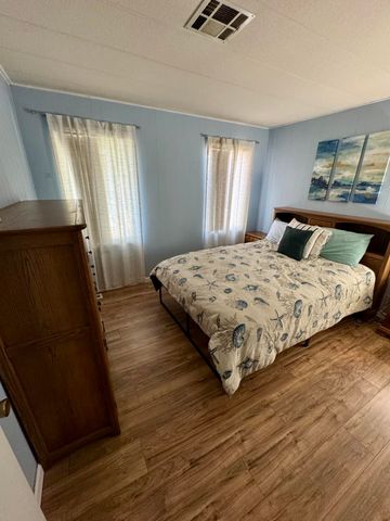 2400 W Midvalley Avenue B3, Visalia, CA 93277