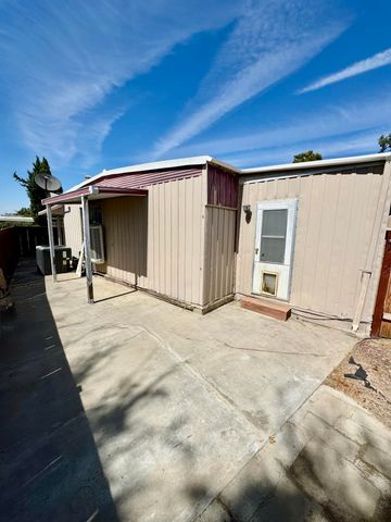 2400 W Midvalley Avenue B3, Visalia, CA 93277