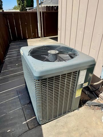 2400 W Midvalley Avenue B3, Visalia, CA 93277