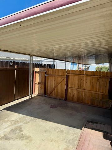 2400 W Midvalley Avenue B3, Visalia, CA 93277