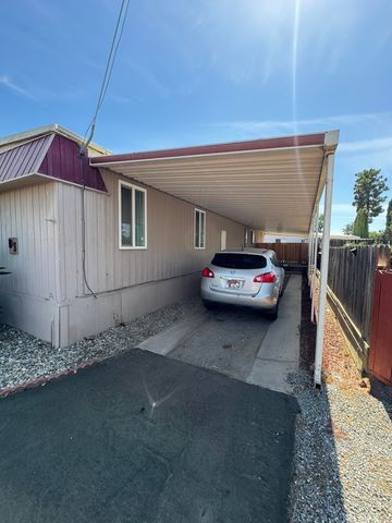 2400 W Midvalley Avenue B3, Visalia, CA 93277
