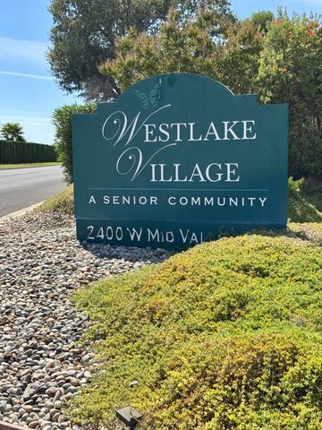 2400 W Midvalley Avenue B3, Visalia, CA 93277