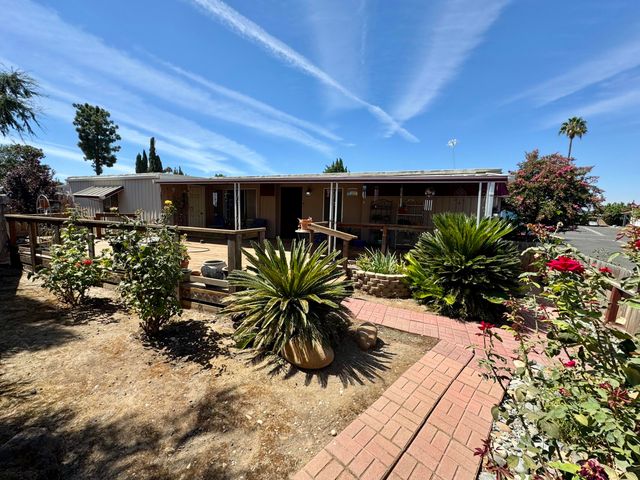 2400 W Midvalley Avenue B3, Visalia, CA 93277