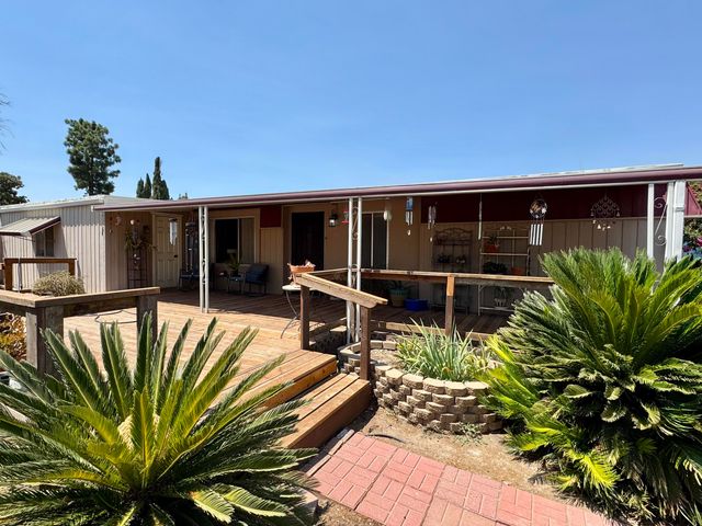 2400 W Midvalley Avenue B3, Visalia, CA 93277