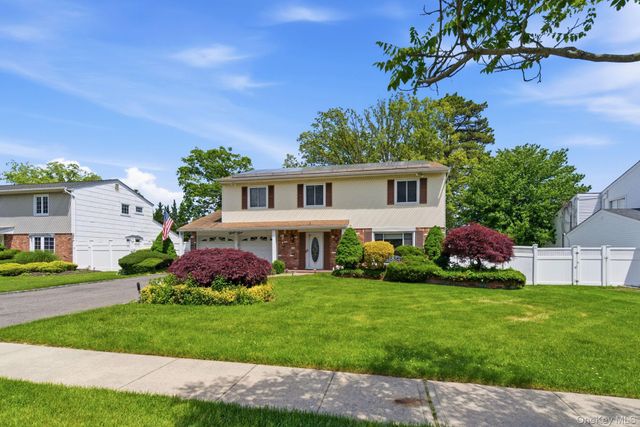 33 Roy Drive, Nesconset, NY 11767