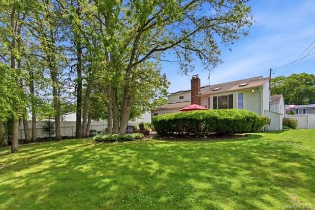 33 Roy Drive, Nesconset, NY 11767