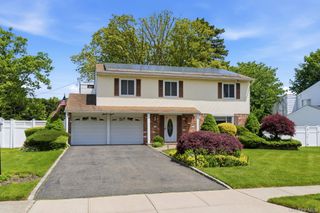 33 Roy Drive, Nesconset, NY 11767