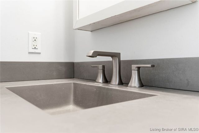 608 Crestview Court, Jeffersonville, IN 47130